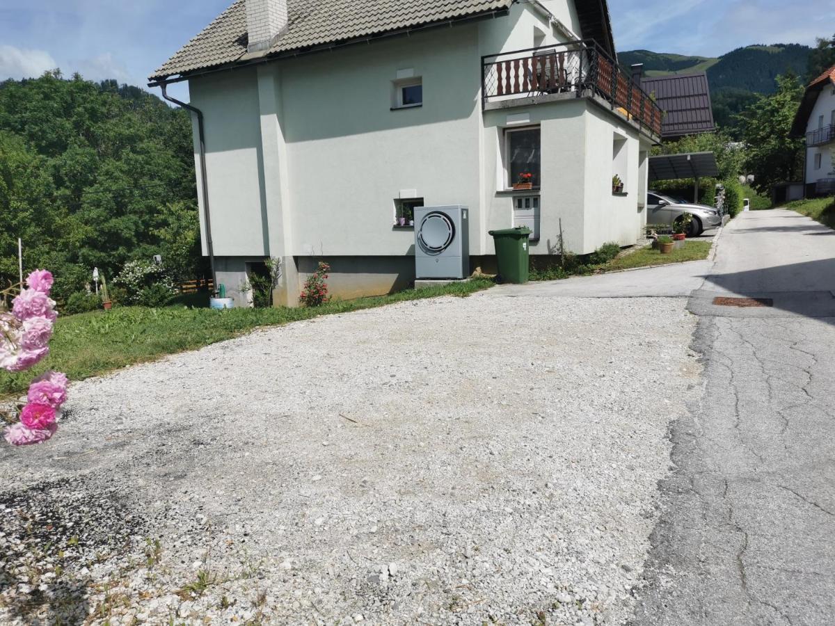 Apartma Rekar - A House, Where You Can Relax In The Embrace Of Nature Jesenice Eksteriør billede