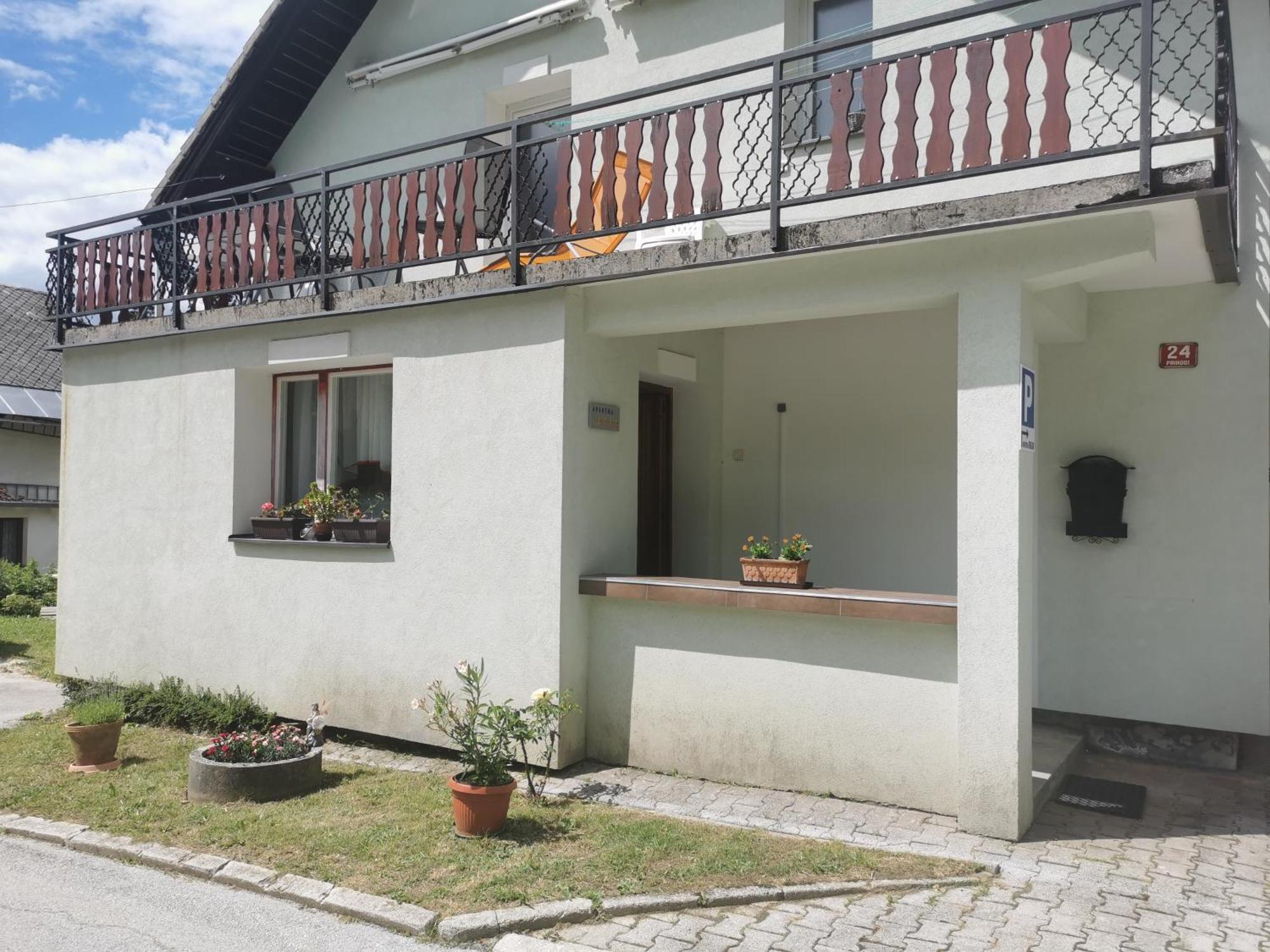 Apartma Rekar - A House, Where You Can Relax In The Embrace Of Nature Jesenice Eksteriør billede